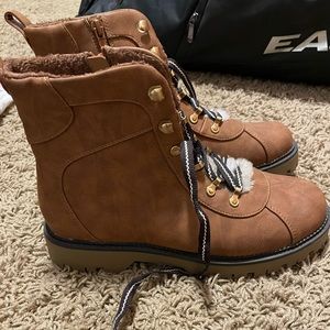 brown fuzzy winter boots